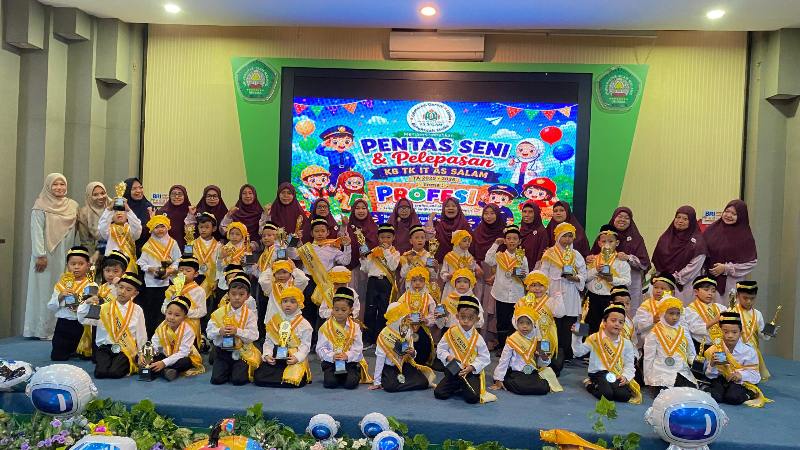 Mereka Pernah Menangis di Hari Pertama, Kini Mereka Tersenyum di Hari Terakhir
